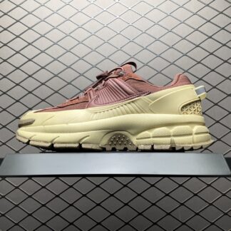 Nike Zoom Vomero 5 Roam Team Red Gold HQ2181-700