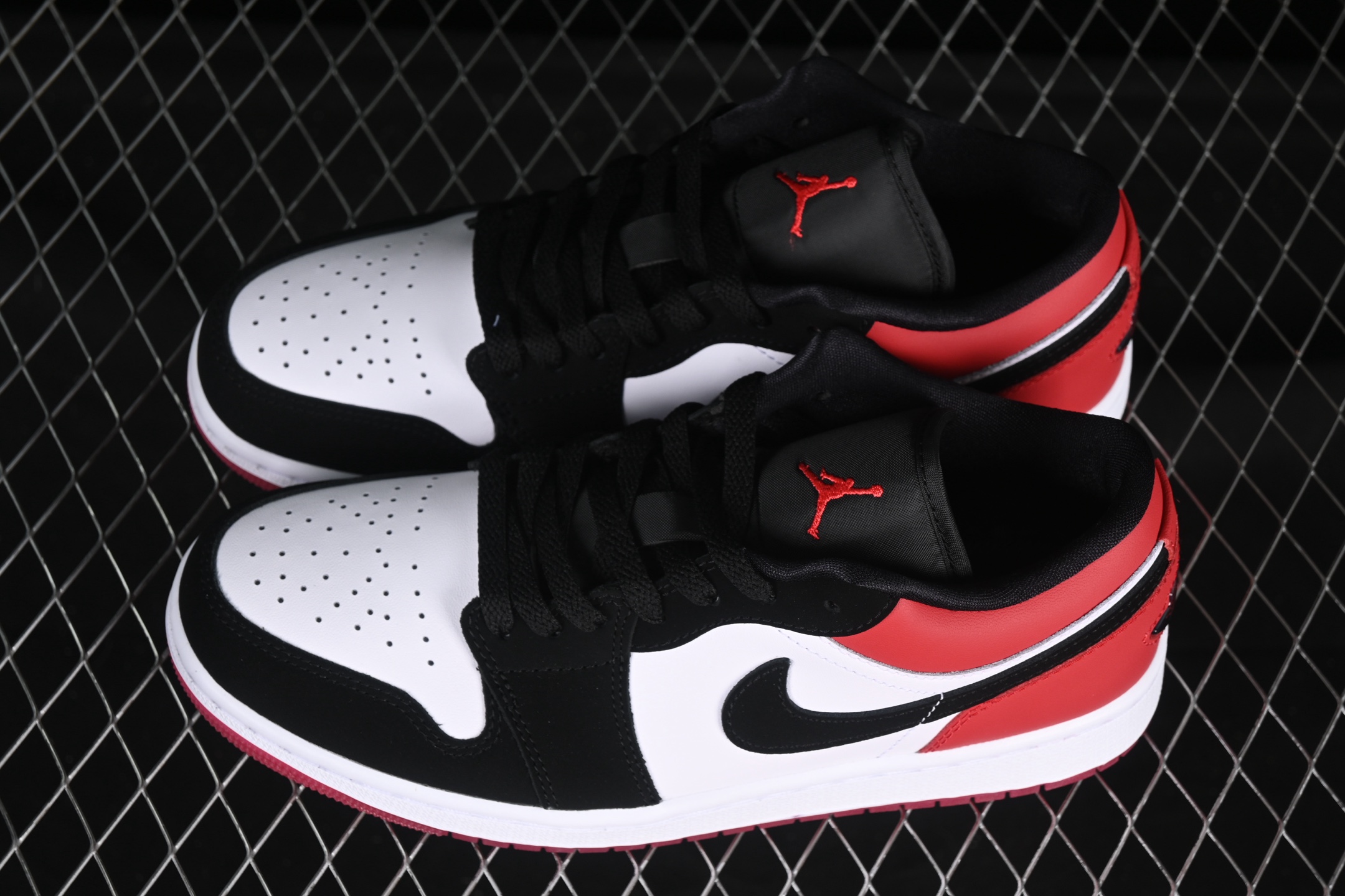 Jordan 1 Low SE Black Toe IB8971-106 – Image 4